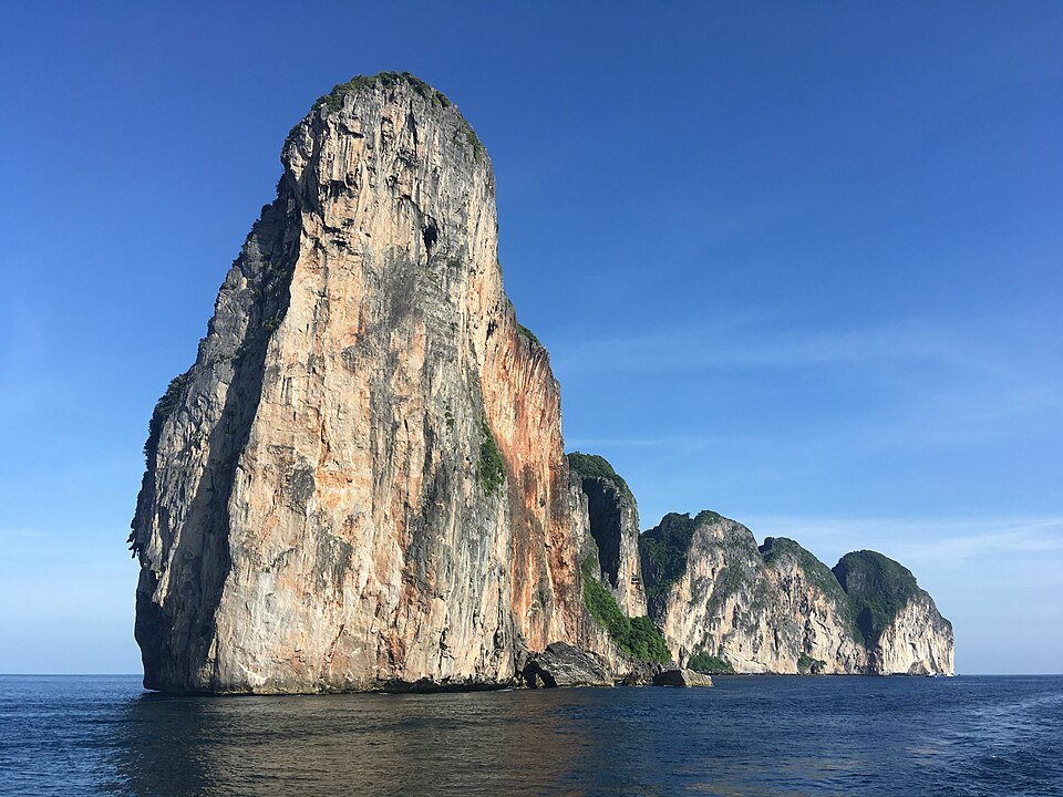 Railay Beach and limestone cliffs in Krabi